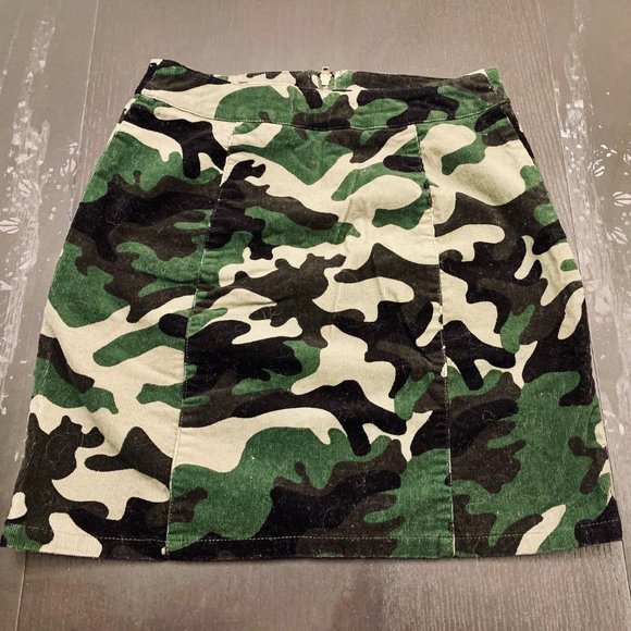 Camo Mini Skirt - Picture 2 of 2